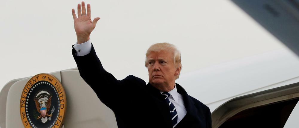Abschied oder Ankunft? US-Präsident Donald Trump steigt in die Air Force One. 