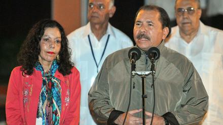 Die Regierung Nicaraguas, hier Präsident Daniel Ortega und seine Lebensgefährtin und Regierungssprecherin Rosario Murillo, ist wegen der Sekte alarmiert.