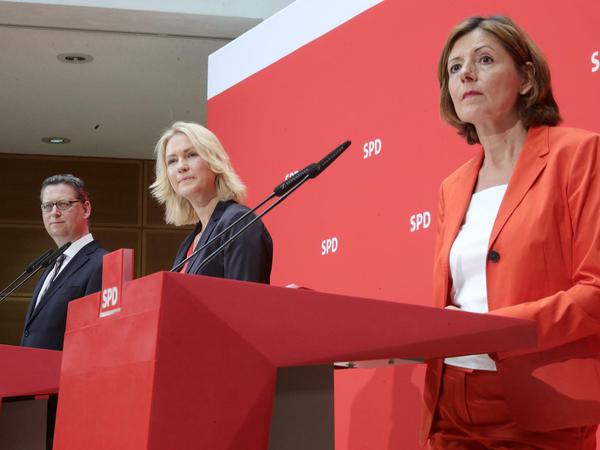 Manuela Schwesig (M), Malu Dreyer (r), und Thorsten Schäfer-Gümbel führen die SPD kommissarisch. 