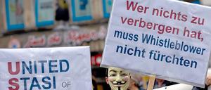 Demonstranten in Hannover protestierten am Samstag gegen das Spähprogramm Prism der NSA. Da war das Ausmaß für Deutschland noch gar nicht bekannt.