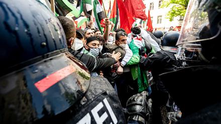 Bei der propalästinensischen Demonstration am Samstag in Neukölln kam es zu Ausschreitungen.