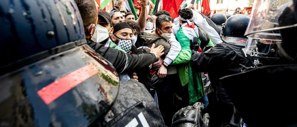 Bei der propalästinensischen Demonstration am Samstag in Neukölln kam es zu Ausschreitungen.