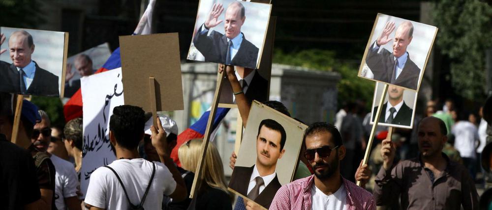 Assad-Anhänger bekunden ihre Sympathie für Wladimir Putin in Damaskus.