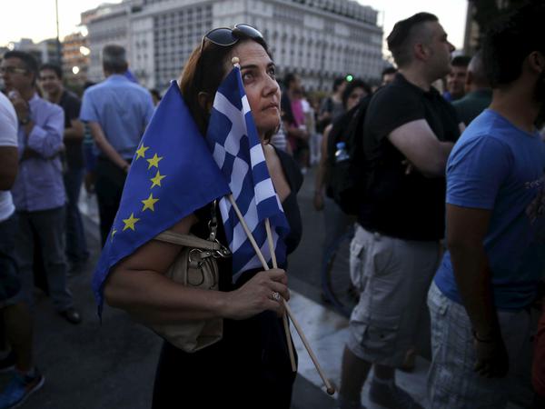 Für Griechenland, für den Euro, für Europa: In Athen wurde zuletzt nicht nur gegen Reformen demonstriert. Hier ein Bild von Donnerstagabend.