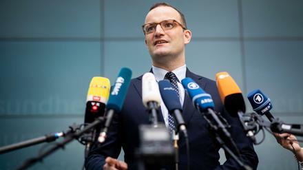 Jens Spahn (CDU), Bundesgesundheitsminister, gibt in seinem Ministerium eine Pressekonferenz. 