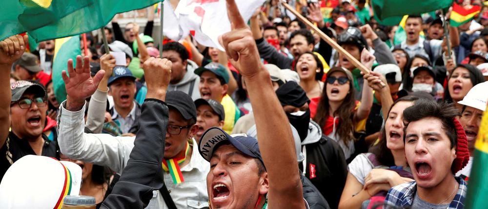 Die Proteste gegen Evo Morales wie hier in La Paz reißen nicht ab.