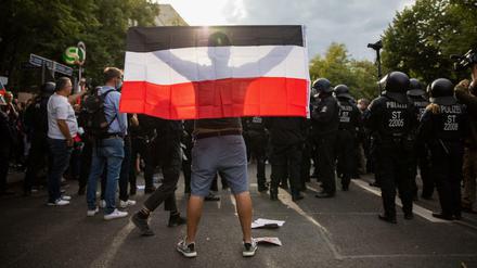 Protest mit Reichsflagge gegen die Corona-Maßnahmen (Archivbild) 