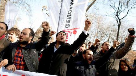 Für mehr Freiheiten: Erdogan-Kritiker fordern die Rücknahme des restriktiven Internetgesetzes.