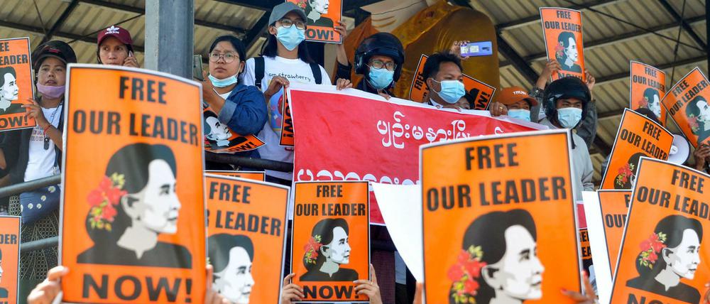 Protest gegen die Militärjunta: Anhänger von Aung San Suu Kyi in Naypyidaw