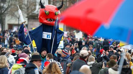 "Querdenker" demonstrieren in Kassel gegen die Corona-Politik 
