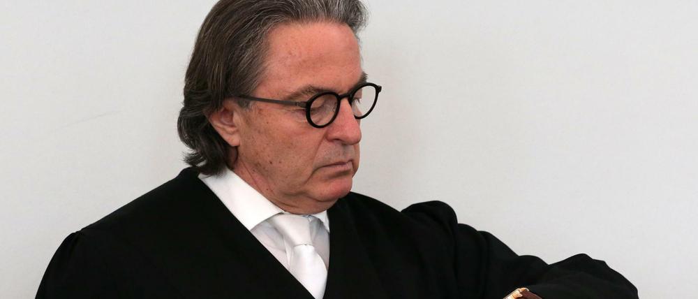 Der Anwalt Peter-Michael Diestel ist Verteidiger im Neubrandenburger Auschwitz-Prozess. 