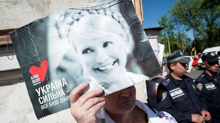 Der Fall Timoschenko löst in mehreren europäischen Ländern Debatten über den Umgang mit der Ukraine und der Fußball-EM aus.
