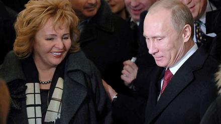 Der vorraussichtliche Sieger der Wahl Wladimir Putin bei seiner persönlichen Stimmabgabe mit Ehefrau Ljudmilla.