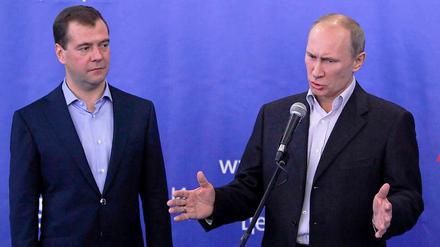 Medwedew (l.) und Putin.