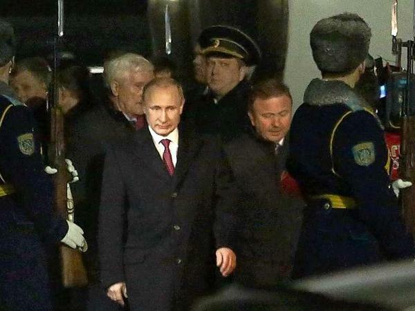 Wladimir Putin trifft in Minsk ein.