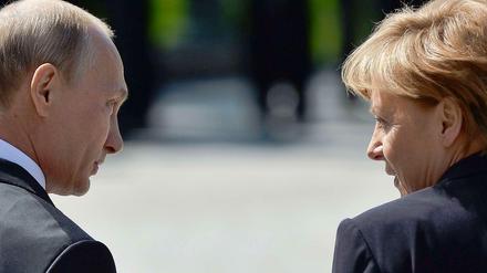 Zeiten der Entfremdung. Auf deutschen Wunsch war der letzte Petersburger Dialog kurzfristig abgesagt worden – nach einem Telefonat von Angela Merkel mit Wladimir Putin. Grund: die Ukraine-Krise. 