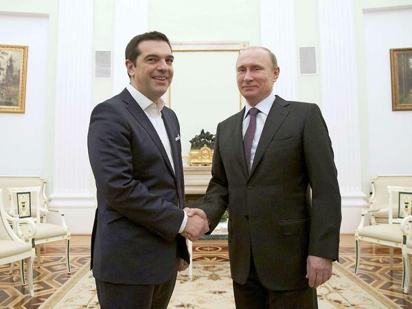 Alexis Tsipras und Wladimir Putin haben sich am Mittwoch in Moskau herzlich begrüßt.