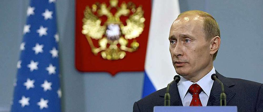 Russlands Ministerpräsident Putin hat einen Schuldigen für die Proteste im eigenen Land gefunden.
