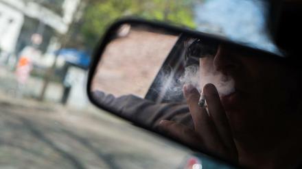 NRW will ein bundesweites Rauchverbot in Autos einführen.