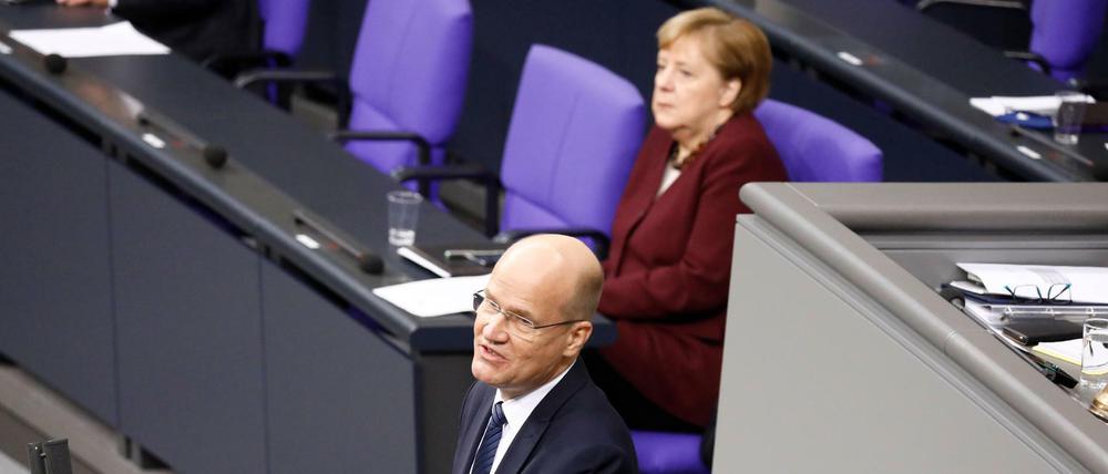Ralph Brinkhaus, Vorsitzender der Unionsfraktion, und Bundeskanzlerin Angela Merkel (CDU) 