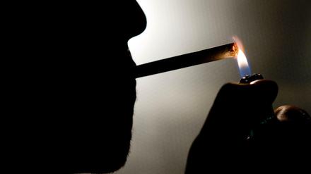 Gefährliches Laster: Die Politik will das Rauchen unattraktiver machen.