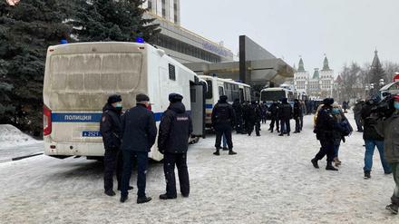 Russische Sicherheitskräfte bei der Versammlung der Opposition in Moskau