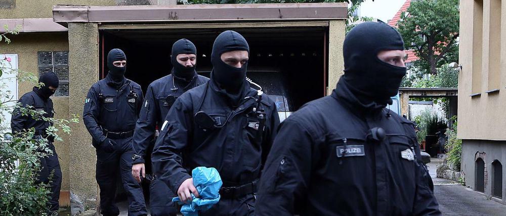 Die Polizei hat 15 Objekte mutmaßlicher Islamisten in Hessen und Nordrhein-Westfalen durchsucht (Symbolbild).