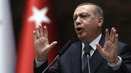 Der türkische Präsident Recep Tayyip Erdogan Ende November.2017 im Parlament in Ankara (Türkei). 