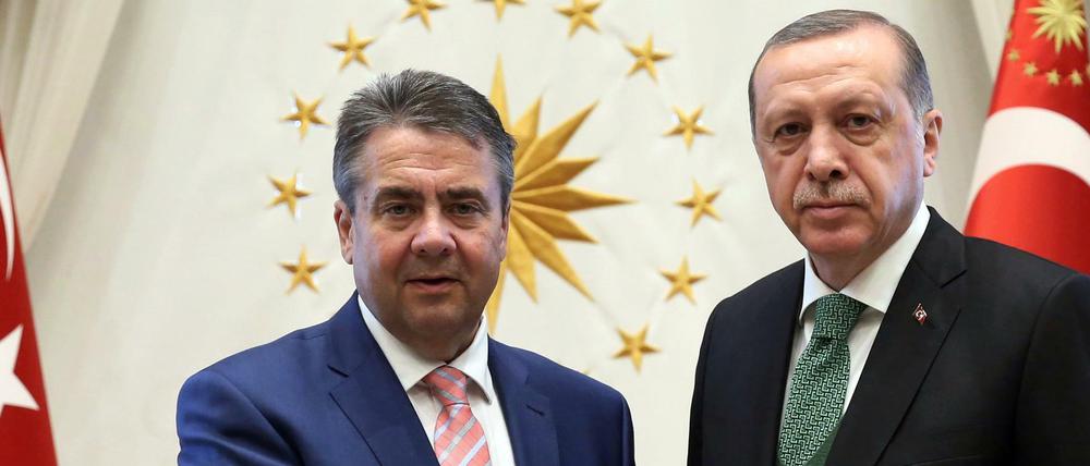 Spannungsreicher Besuch: Außenminister Gabriel traf Erdogan im Juni 2017 in Ankara.