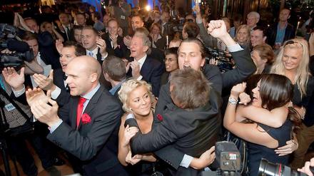 Anhänger und Mitglieder der rechtspopulistischen Schwedendemokraten feierten am Sonntagabend ihren ersten wahrscheinlichen Einzug ins Parlament.
