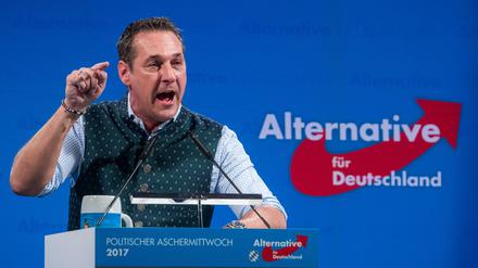 Heinz-Christian Strache sprach 2017 beim Politischen Aschermittwoch der AfD. Seine Partei, die FPÖ, gilt als Vorzeigemodell für den Erfolg rechter Parteien.