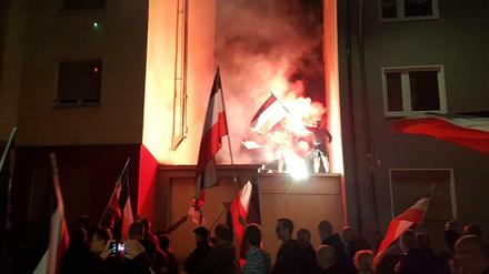 Symbol rechter Gesinnung. Demonstration im Dortmunder Stadtteil Marten mit der schwarz-weiß-roten Reichsflagge (2018).