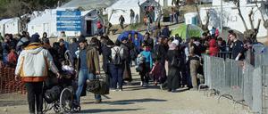 Migranten in einem neuen Flüchtlingslager auf der griechischen Insel Lesbos. 