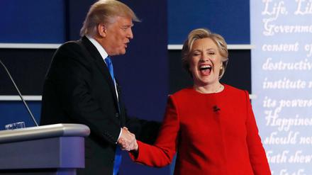 Guter Abend für Hillary Clinton: Handschlag mit Donald Trump nach dem ersten TV-Duell 