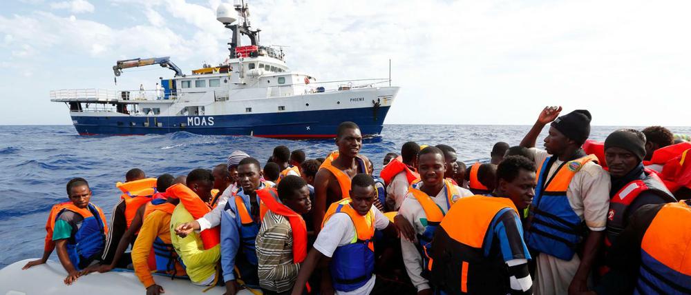 Rettung von Flüchtlingen im Mittelmeer im Oktober 2015. 