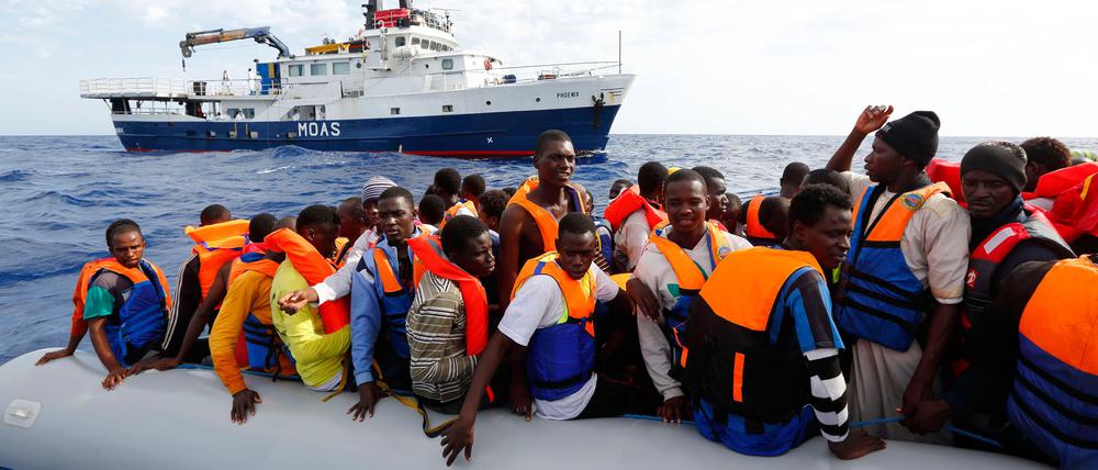 Zehntausende Flüchtlinge versuchen, über das Mittelmeer nach Europa zu gelangen.