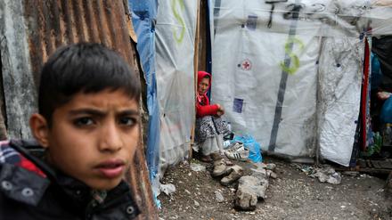 Vor allem Kindern soll geholfen werden: Junge im Elendslager Moria auf Lesbos