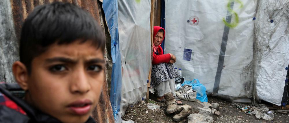 Vor allem Kindern soll geholfen werden: Junge im Elendslager Moria auf Lesbos