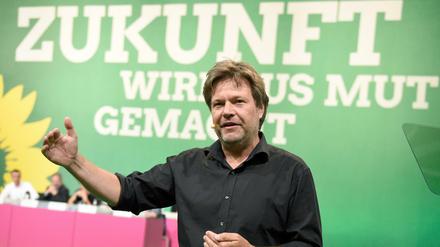 Robert Habeck spricht in Berlin beim Grünen-Bundesparteitag.