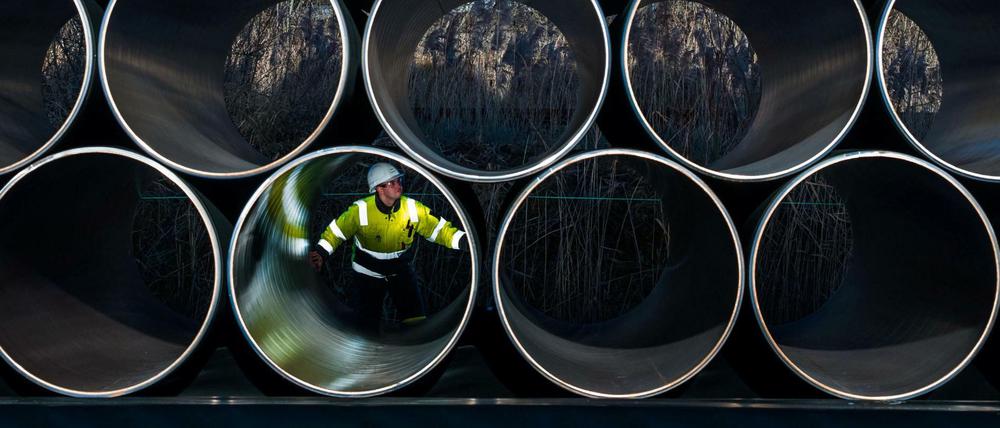 Tonnenschwere Rohre für die zukünftige Ostsee-Erdgastrasse Nord Stream 2