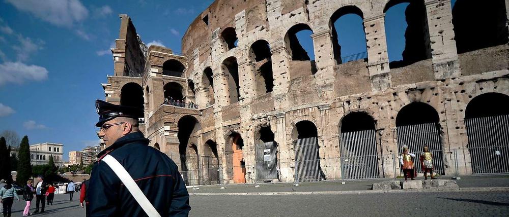 Wegen erhöhter Terrorgefahr sind in Rom sind in Rom die Sicherheitsmaßnahmen in den vergangenen Tagen deutlich erhöht worden. 