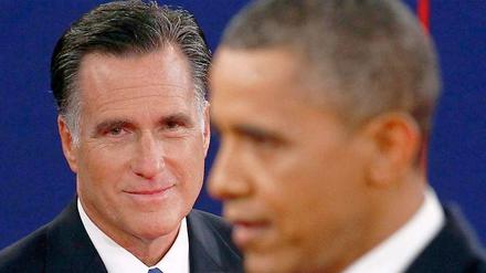 Mitt Romney und Barack Obama während der zweiten Fernsehdebatte.