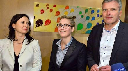 Verhandlungsführer Anja Siegesmund (Grüne), Susanne Hennig-Wellsow (Linke) und Andreas Bausewein (SPD, von links): Begriff "DDR-Unrechtsstaat" soll in die Präambel des Koalitionsvertrages
