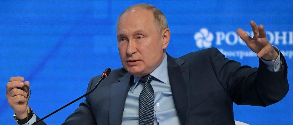 Russlands Präsident Wladimir Putin hat den russischen Journalisten Dmitri Muratow gewarnt, den Nobelpreis zu benutzen.