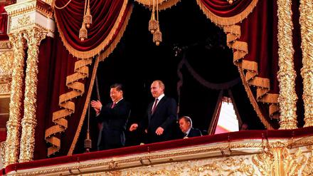 Fürstlicher Rahmen: Die Präsidenten Xi und Putin besuchen gemeinsam das Bolschoi Theater in Moskau (Foto vom 5. Juni). 