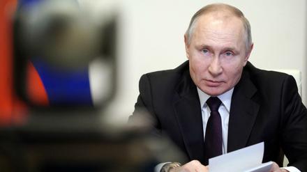 Der russische Präsident Wladimir Putin soll die US-Wahl für Donald Trump beeinflusst haben wollen.