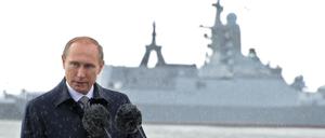 Am Marinetag präsentierte der Kremlchef auf einer Fregatte in der Ostsee-Hafenstadt Kaliningrad (früher Königsberg) die Änderungen.
