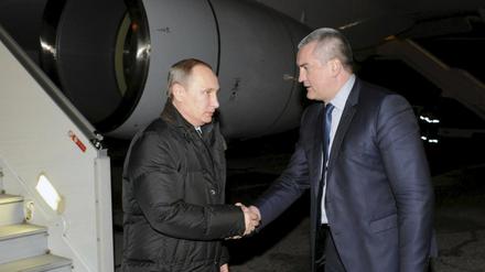 Wladimir Putin und Sergei Aksjonow.