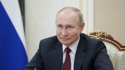 Wladimir Putin reagiert mit Ironie auf Bidens Anschuldigungen.