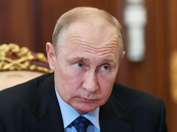 Russlands Präsident Wladimir Putin hält die Lage am Polarkreis für "sehr ernst". Viele russische Ortschaften könnten bedroht sein, wenn der Permafrostboden taut.